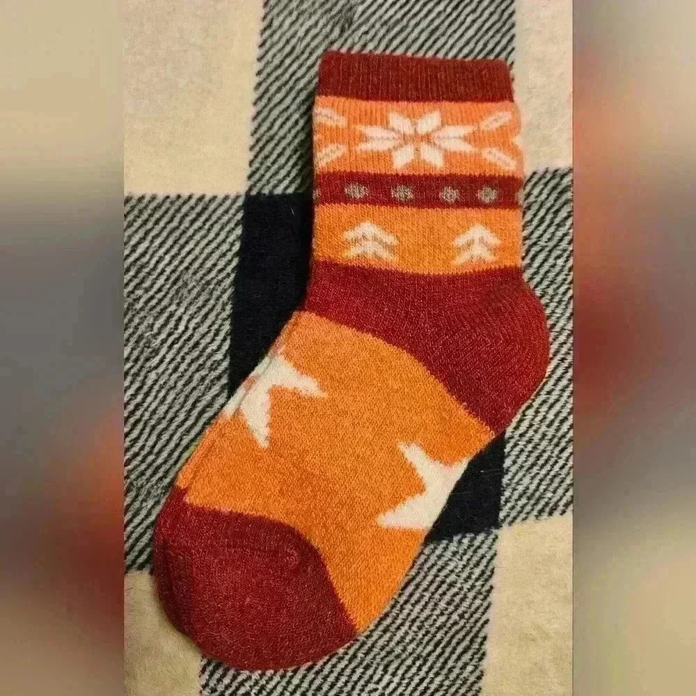 NWOT Unbranded Kids Snowflake Holiday Socks
